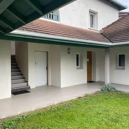 Bleu Lagon-t2 En Rdc Proche Centre Avec Terrasse Labellise Pmr
