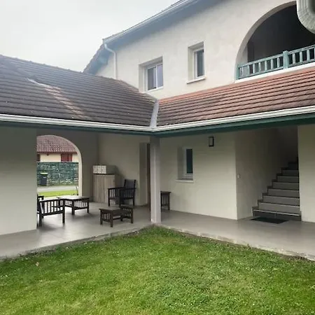Bleu Lagon-t2 En Rdc Proche Centre Avec Terrasse Labellise Pmr * Salies-de-Béarn