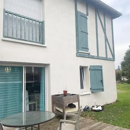 Bleu Lagon-t2 En Rdc Proche Centre Avec Terrasse Labellise Pmr Appartement Salies-de-Béarn